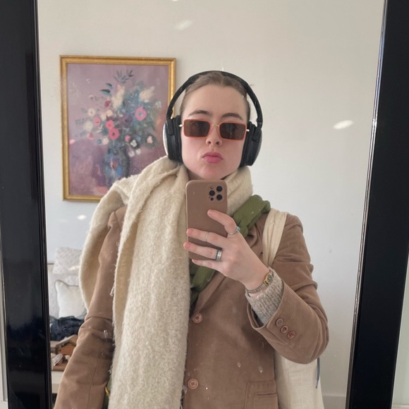 Meet your Posher, Hannah - Picture 1 of 1